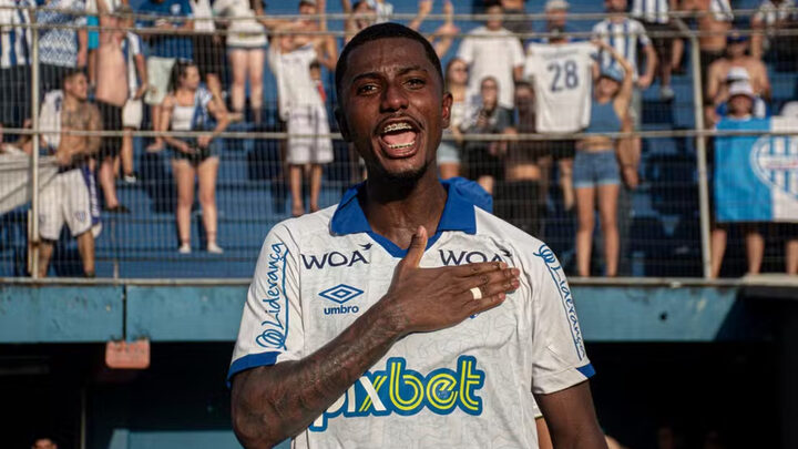 Atacante do Avaí vai jogar na Champions League (2)