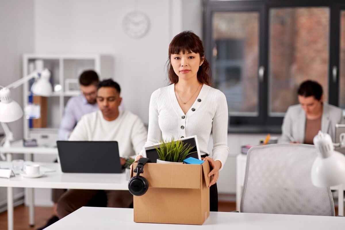 Manter a responsabilidade no emprego atual assegura uma transição tranquila para o próximo (Imagem: Ground Picture | Shutterstock)