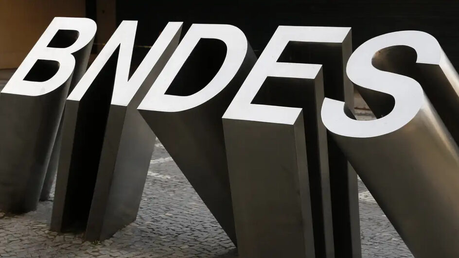BNDES divulga edital de concurso público para 900 vagas com salário de R$ 20,9 mil