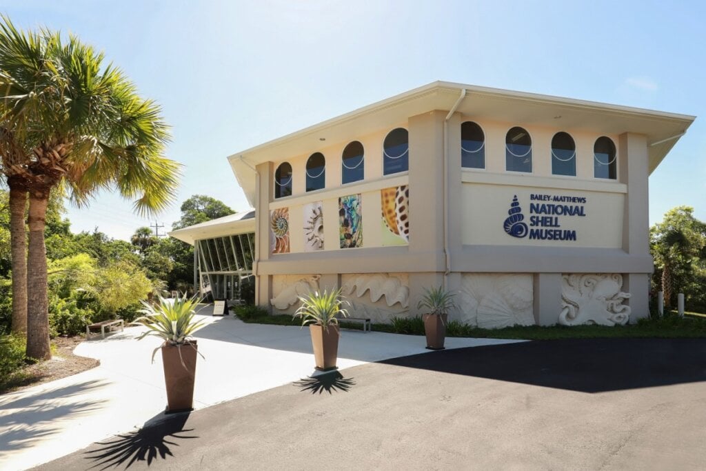 Sanibel tem o único museu dedicado a conchas e moluscos, o Bailey-Matthews National Shell Museum (Imagem: Jillian Cain Photography | Shutterstock)