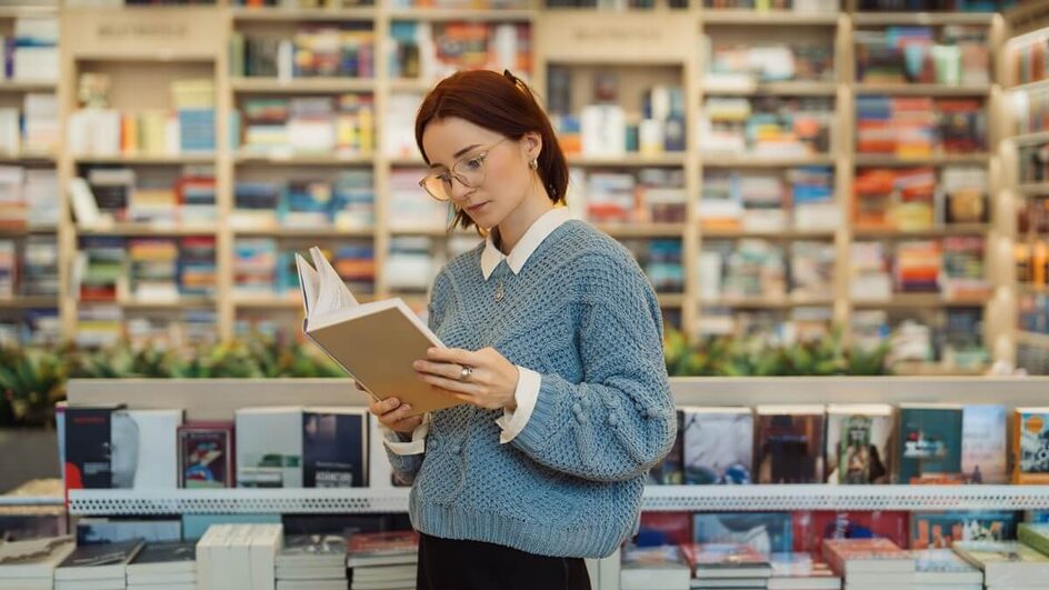 A leitura regular retarda o declínio cognitivo (Imagem: Arthur Bargan | Shutterstock)