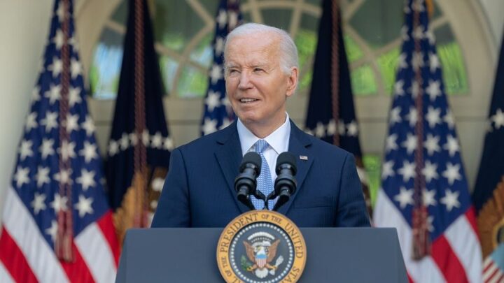 Biden é alvo de críticas, mas mantém candidatura contra Trump na corrida presidencial norte-americana (Foto: Facebook, Reprodução)