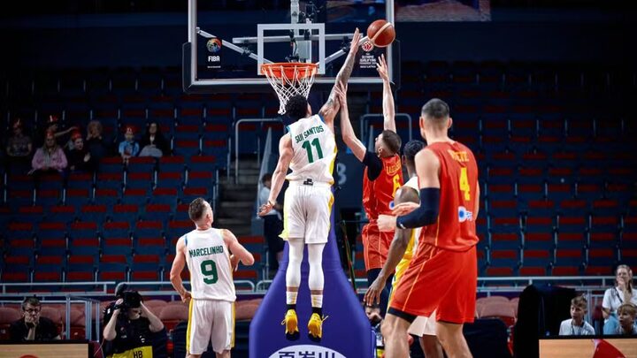 Brasil vence Montenegro (Foto: FIBA, Reprodução)