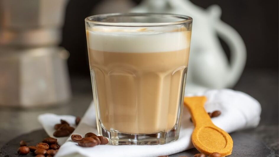 Latte macchiato (Imagem: BarthFotografie | Shutterstock)