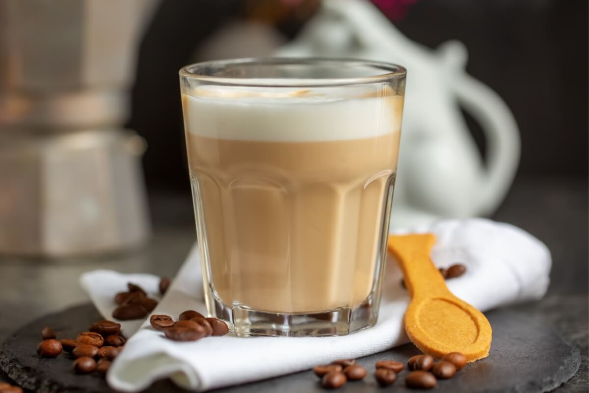 Latte macchiato (Imagem: BarthFotografie | Shutterstock)