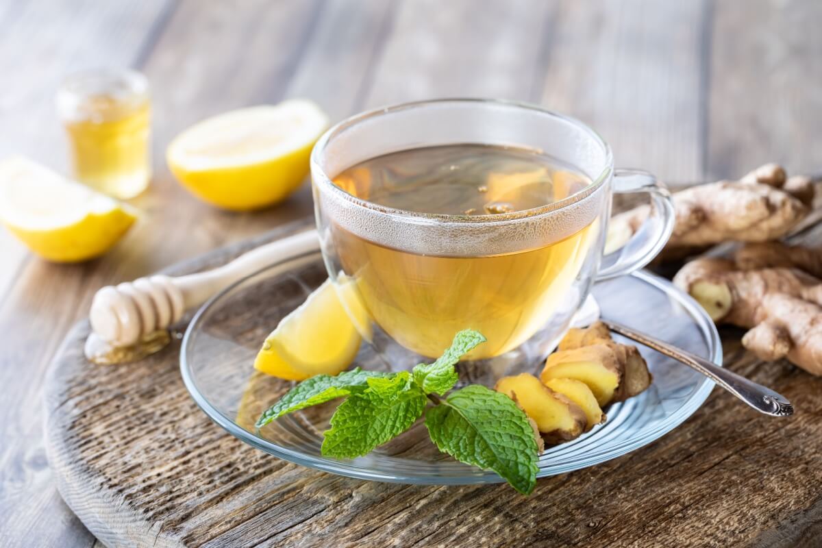 Chá de hortelã com gengibre e mel (Imagem: Carey Jaman | Shutterstock)