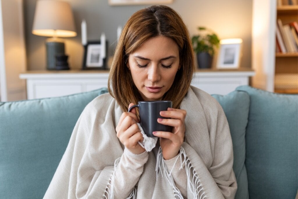 As folhas de hortelã têm propriedades que ajudam a aliviar sintomas respiratórios, como a asma e a sinusite (Imagem: Photoroyalty | Shutterstock)