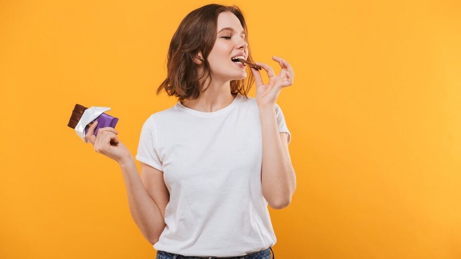 O consumo regular de chocolate amargo melhora a memória e até a fluência verbal (Imagem: Dean Drobot | Shutterstock)
