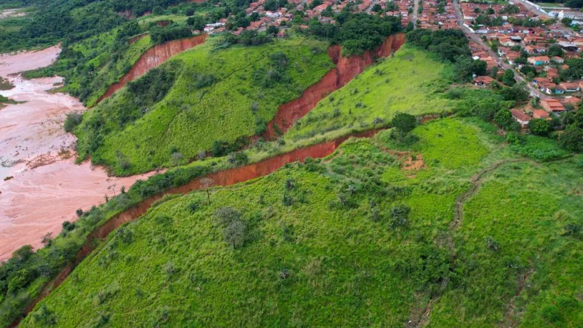 Conheça cidade brasileira que pode deixar de existir após ser “engolida” por crateras (4)
