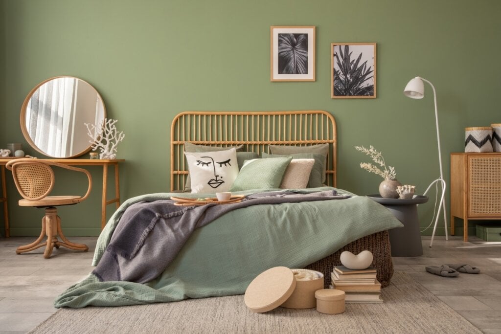 As cores ousadas podem ser usadas no quarto dos adolescentes para refletir a personalidade deles (Imagem: Followtheflow | Shutterstock)