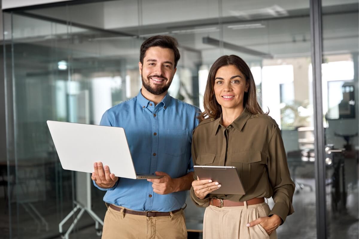 O processo de escolher um sócio deve ser realizado com cautela para evitar problemas futuros (Imagem: insta_photos | Shutterstock)