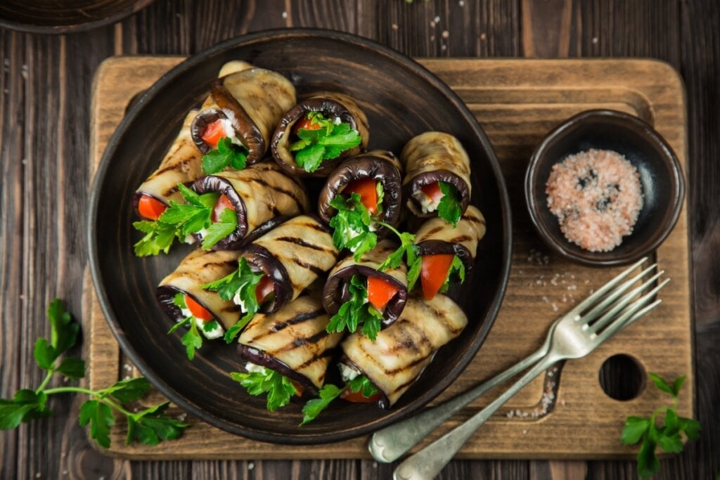 Rolinho de berinjela com cream cheese (Imagem: Anna Shepulova | Shutterstock)