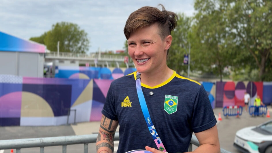 Exclusivo Raquel Kochhann fala sobre a emoção ser porta-bandeira do Brasil em Paris 2024
