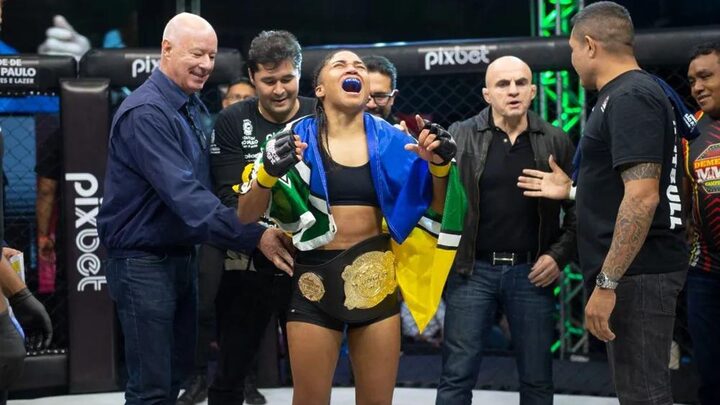 Faelly Vitória busca defender cinturão na luta principal do card do Jungle Fight 128 (Foto: Leonardo Fabri, Jungle Fight)