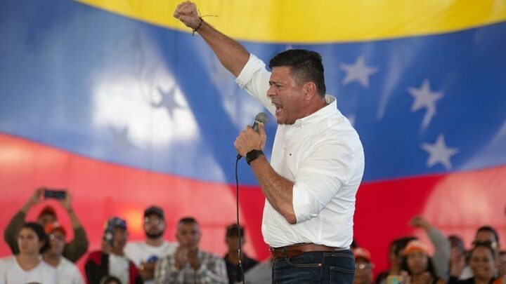 Freddy Superlano, líder da oposição na Venezuela, foi preso nesta terça-feira, segundo partido