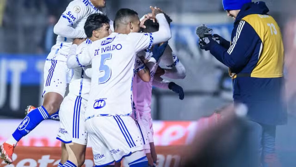 Grêmio perde para o Cruzeiro e dificulta ainda mais sua situação no Brasileirão