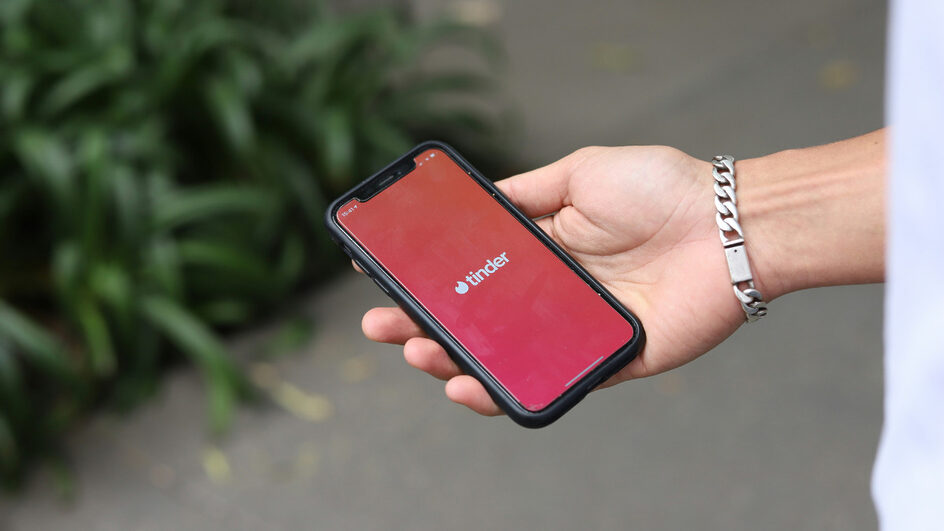 Grupo que marcava encontro pelo Tinder para roubar veículos e extorquir vítimas é preso em SC