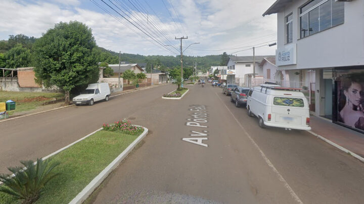 Homem é encontrado esfaqueado em calçada de pequena cidade na divisa de SC com RS