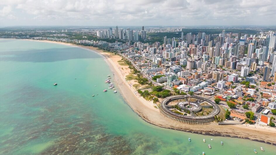 João Pessoa encanta com suas praias paradisíacas e riqueza cultural (Imagem: RanilsonArruda | Shutterstock)
