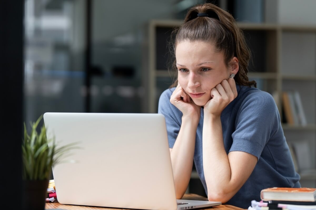 Job ghosting se tornou um dos maiores desafios para quem está procurando emprego (Imagem: nampix | Shutterstock)