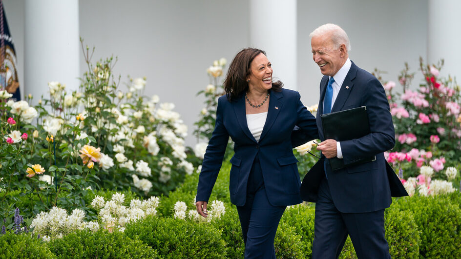 Joe Biden anuncia apoio à candidatura de Kamala Harris nas eleições dos EUA