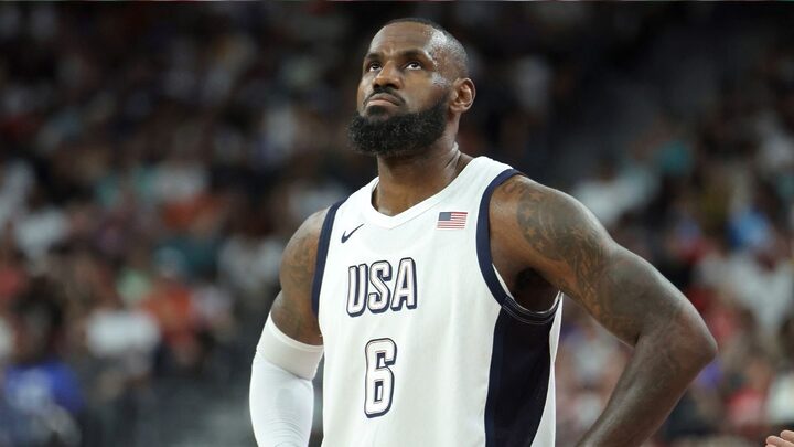 LeBron James em ação pelo time de basquete dos Estados Unidos (Foto: @usabasketball, X, Reprodução)