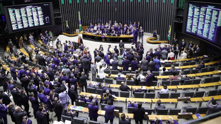 Deputados aprovam primeiro projeto da reforma tributária