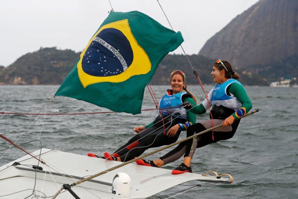 Martine Grael e Kahena Kunze conquistaram a medalha de ouro nos jogos do Rio e de Tóquio (Imagem: Salty View | Shutterstock)