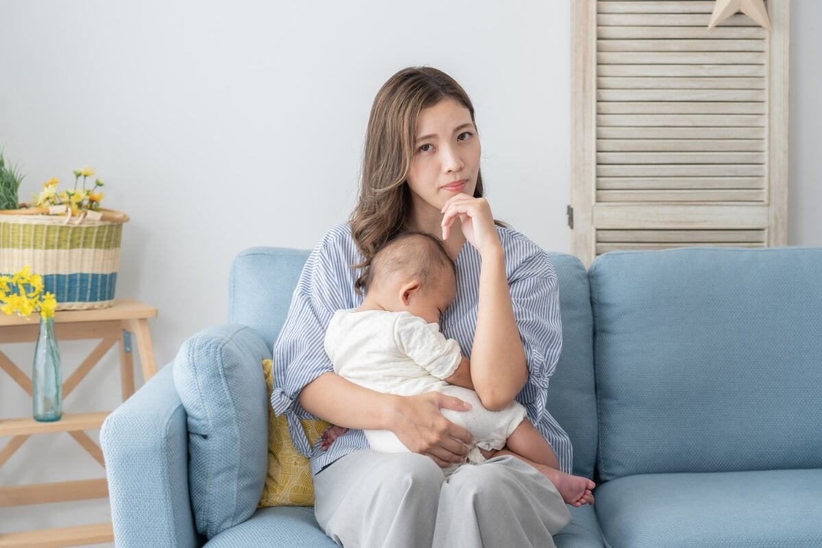 Culpa materna nem sempre é um sentimento negativo e, abordada corretamente, pode ajudar no desenvolvimento pessoal (Imagem: polkadot_photo | Shutterstock)