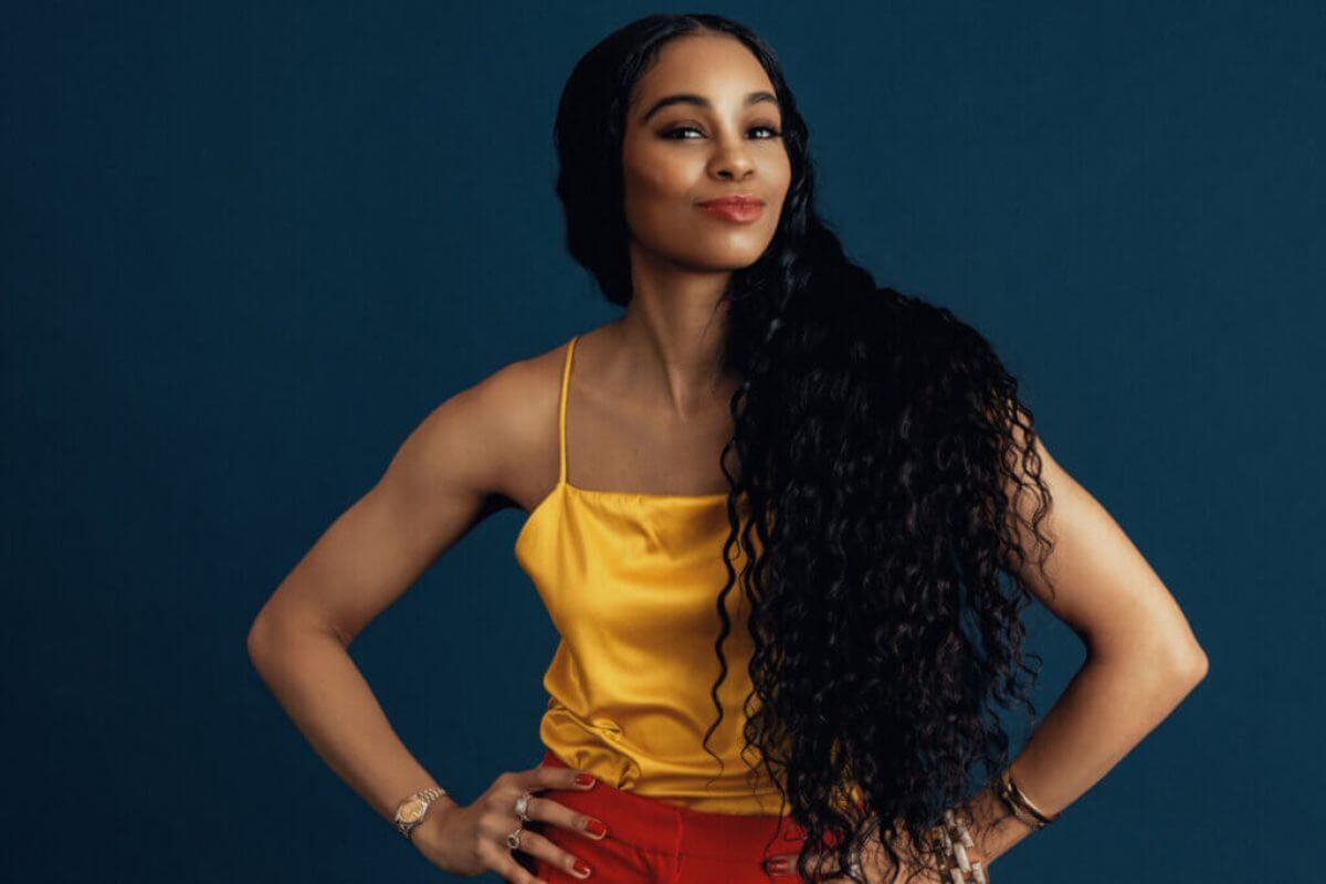 Mega hair é tendência entre famosos e tem conquistado o gosto popular (Imagem: CarlosDavid | Shutterstock)