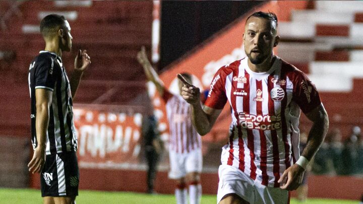 Náutico aplica goleada no Figueirense (Foto: Náutico, X, Reprodução)