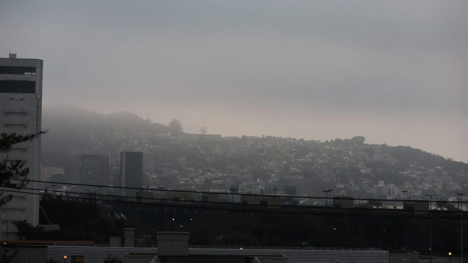 Nevoeiro transforma Florianópolis em cenário de filme de terror (2)