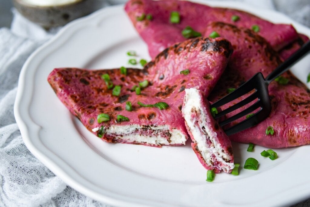 Panqueca de beterraba com ricota (Imagem: IIIRusya | Shutterstock)