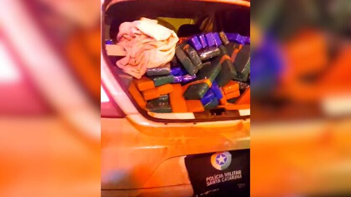 Poícia encontra quase 200 kg de droga em porta-malas de Gol no Oeste de SC (3)