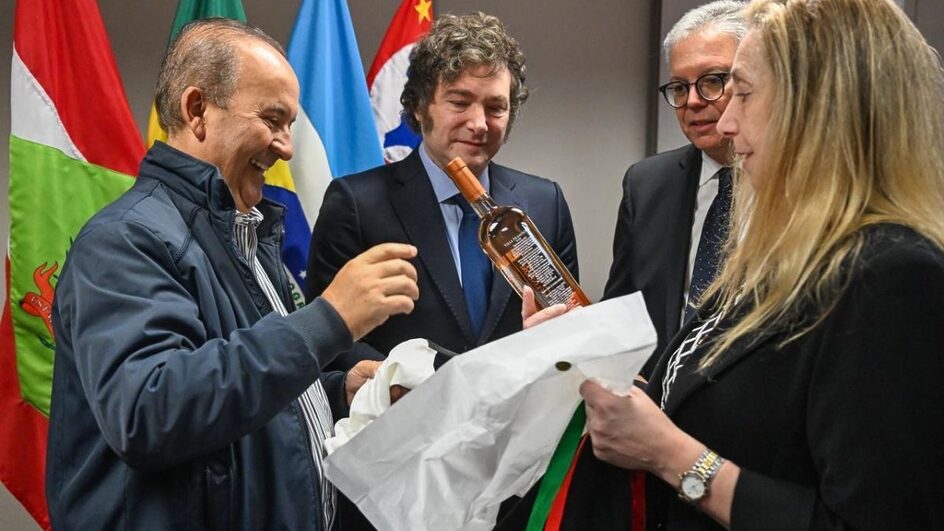 Presidente da Argentina recebeu de presente vinho de altitude catarinense