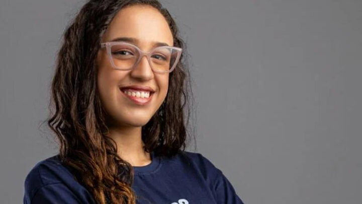 Quem é a aluna brasileira de 17 anos que desponta como uma das 50 melhores do mundo