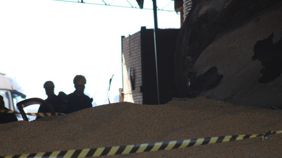 Homem morre e dois ficam feridos em desabamento de silo no Oeste de SC
