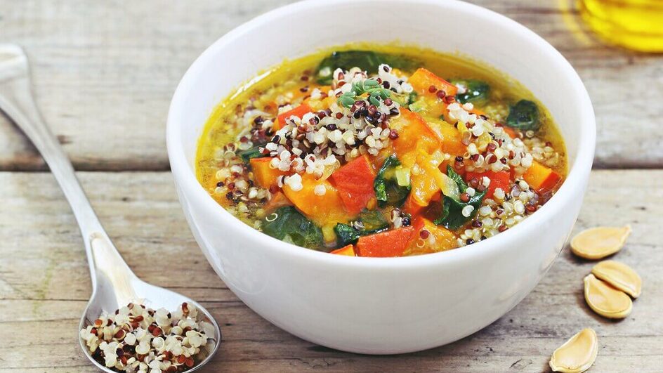 Sopa de abóbora e quinoa (Imagem: Losangela | Shutterstock)