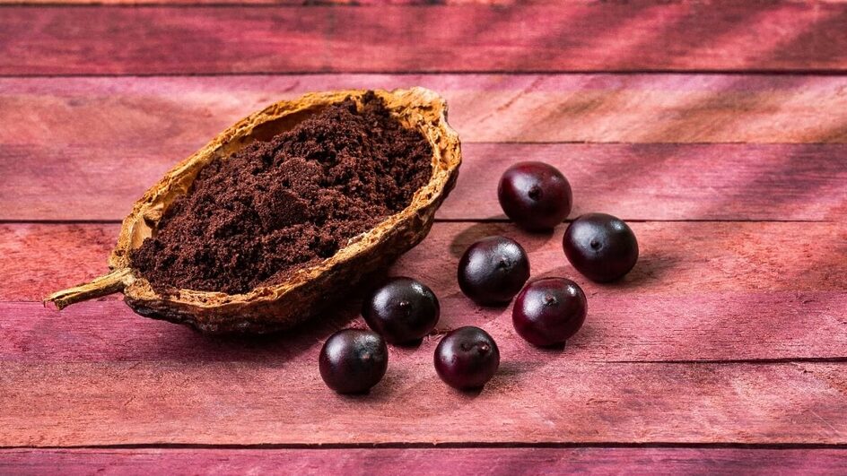 O açaí é uma fruta rica em nutrientes importantes para a saúde (Imagem: Luis Echeverri Urrea | Shutterstock)