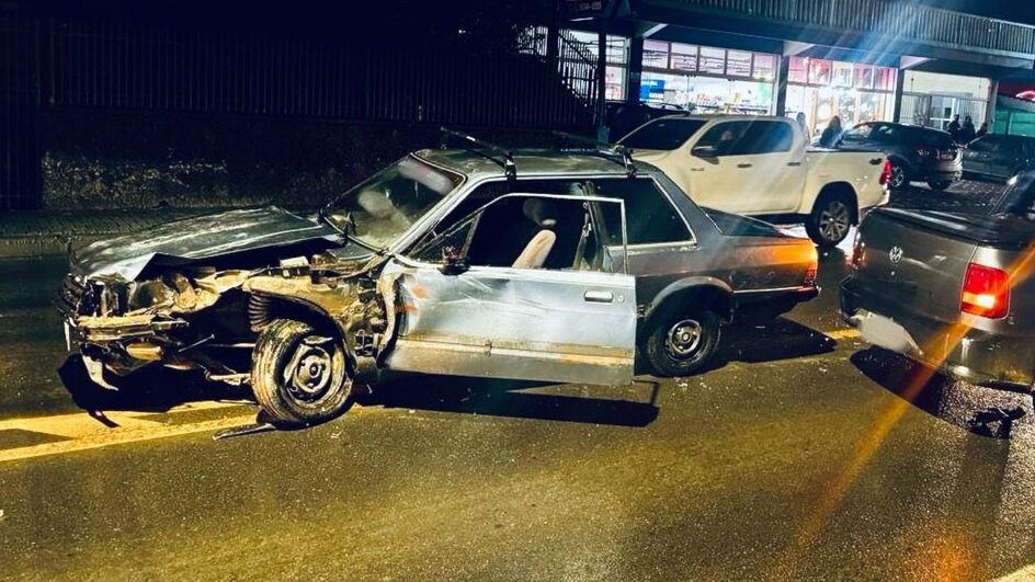 Motorista embriagado bate em três carros, ameaça moradores e é preso em São Bento do Sul