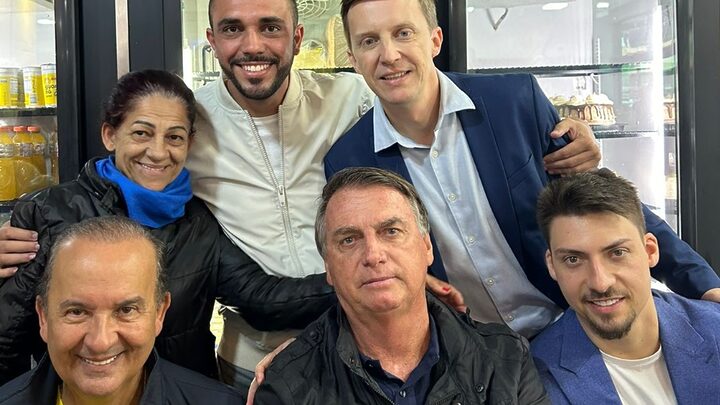 Bolsonaro com Peeter e Jair Renan