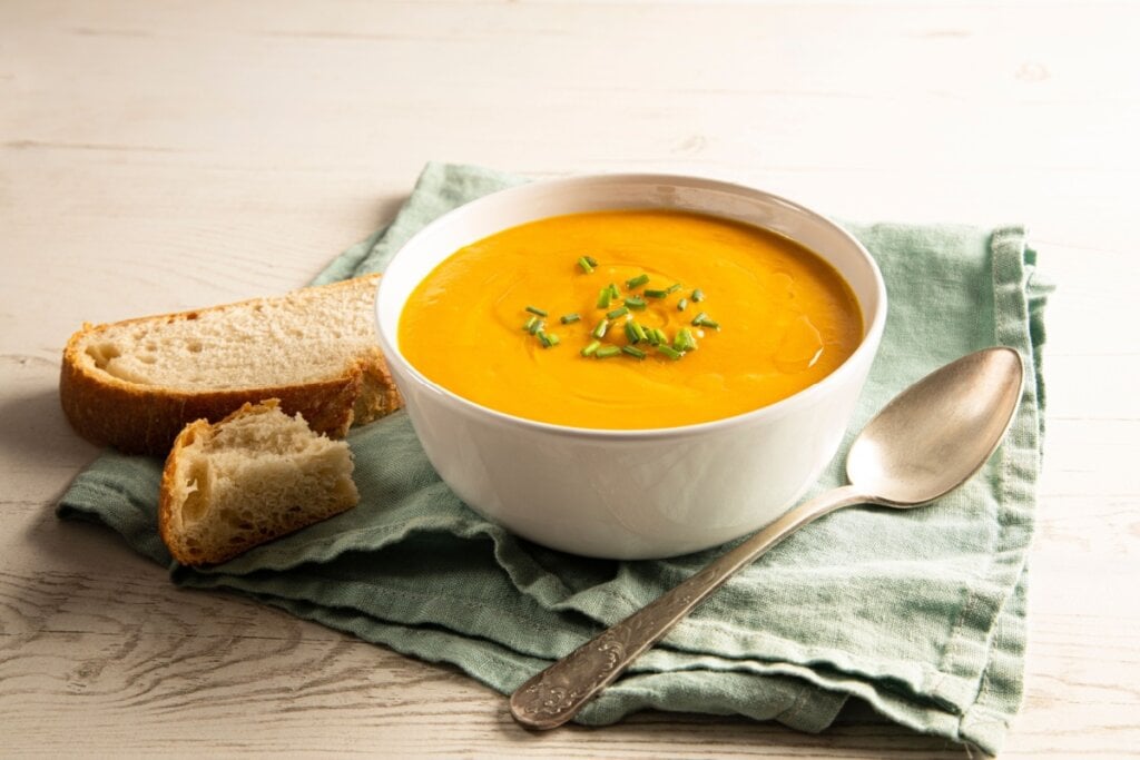 Creme de ab&oacute;bora e frango (Imagem: Hans Geel | Shutterstock)