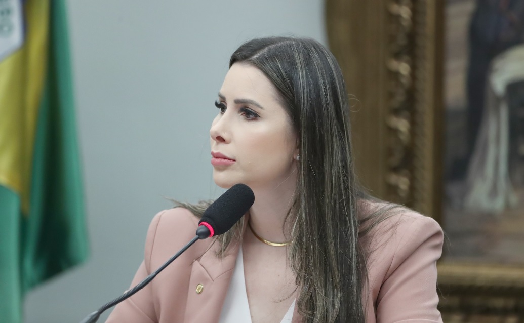 Deputada Carol De Toni, presidente da CCJ
