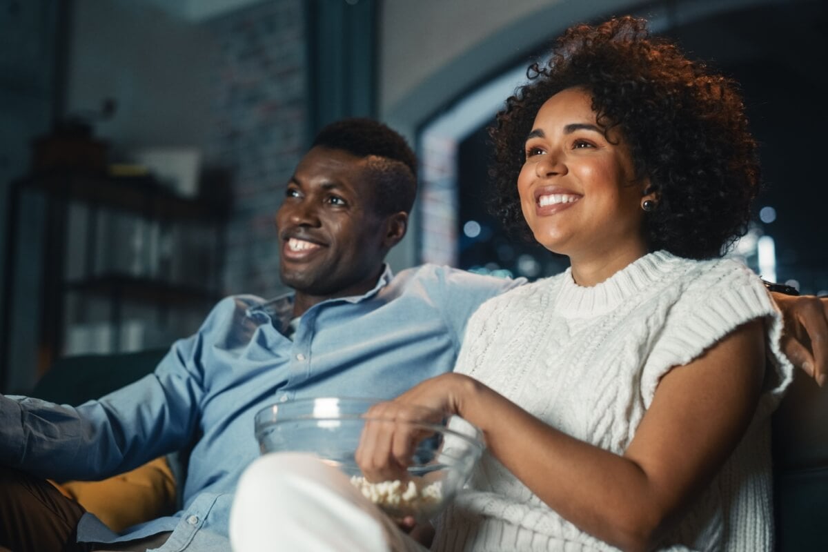 O catálogo do Globoplay tem filmes imperdíveis (Imagem: Gorodenkoff | Shutterstock)