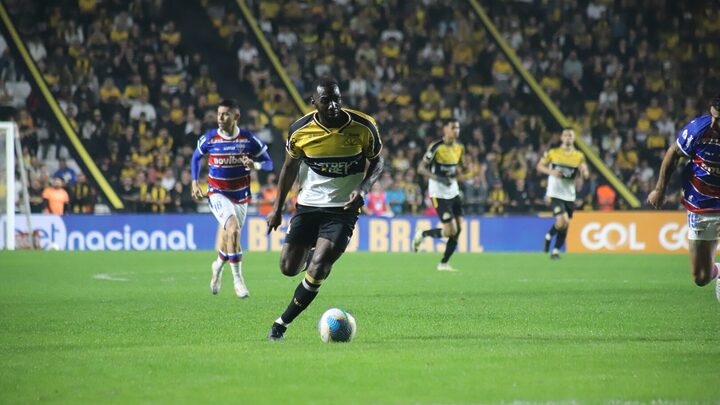 Bolasie, em ação pelo Criciúma