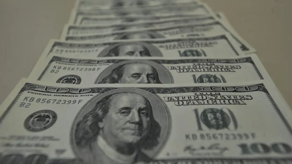 Dólar registra alta e atingiu marca de R$ 5,70 nesta terça (Foto: Marcelo Casal Jr., Agência Brasil)