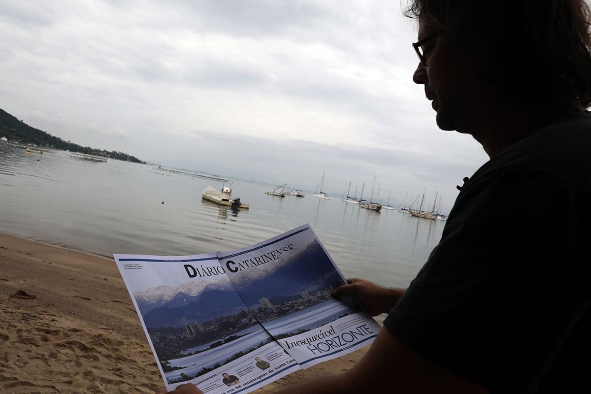 fotógrafo revê capa do Cambirela