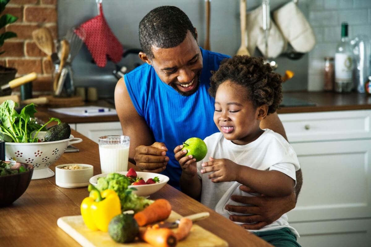 A alimentação saudável envolve fatores culturais e benefícios científicos (Imagem: Rawpixel.com | Shutterstock)