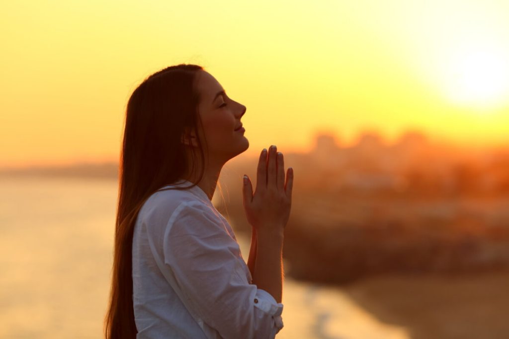 As orações à Santa Marta podem pedir por intercessão (Imagem: Antonio Guillem | Shutterstock)