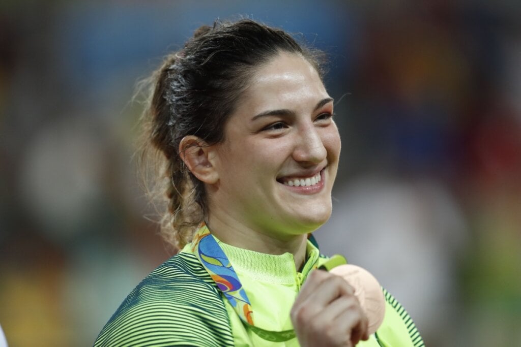 Mayra Aguiar tem história no judô internacional e nacional, e espera completar sua coleção de medalhas com uma de ouro em Paris 2024 (Imagem: Salty View | Shutterstock)